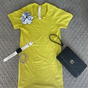 LULULEMON SWIFTLY TECH NEVER WORN, rare color